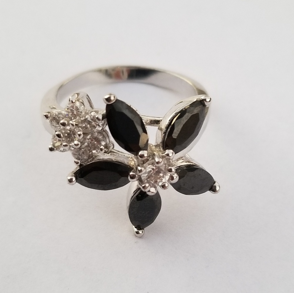 Black Flower Ring